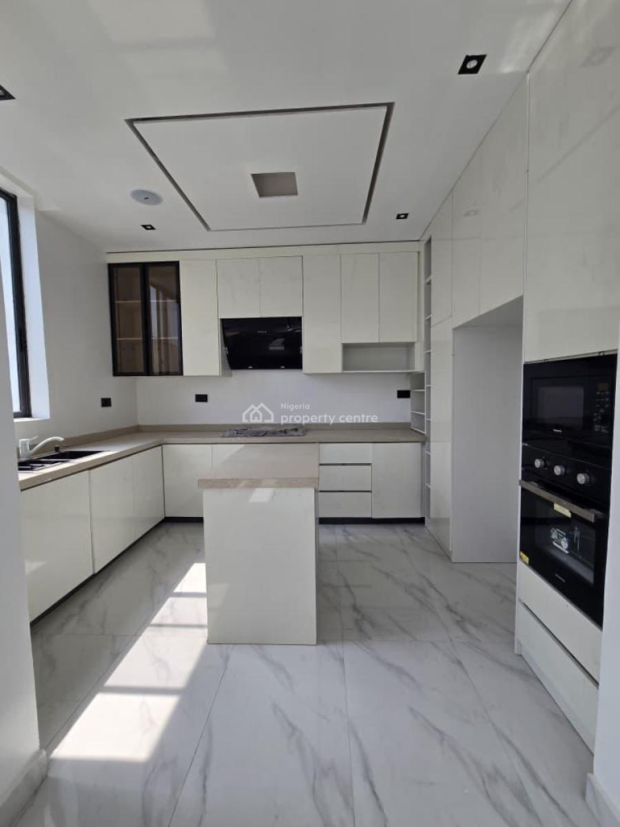 Luxury 2 Bedroom Apartment with 2 Elevators, Gym  and Swimming Pool, Lekki Phase 1, Lekki, Lagos, Flat / Apartment for Sale