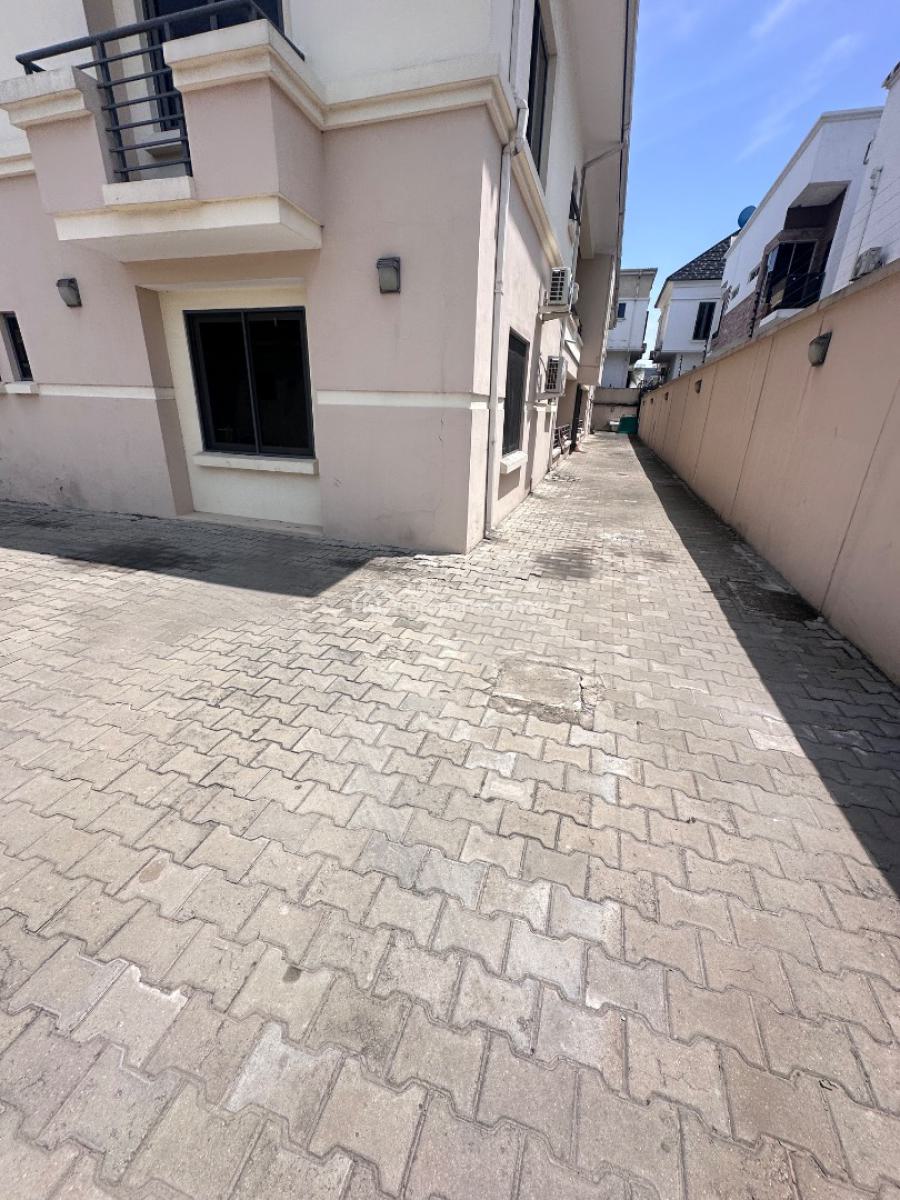Spacious 3 Bedroom Flat, Osapa London, Osapa, Lekki, Lagos, Flat / Apartment for Rent