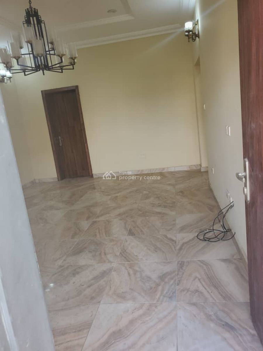 New and Serviced 2 Bedroom En-suite Flat. It Comes with Fitted Kitchen, Lekki Phase 1, Lekki, Lagos, Flat / Apartment for Rent