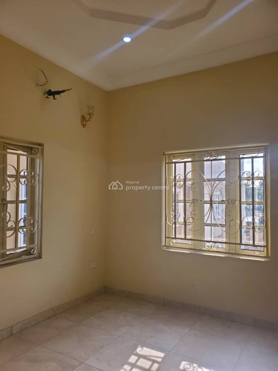 New and Serviced 2 Bedroom En-suite Flat. It Comes with Fitted Kitchen, Lekki Phase 1, Lekki, Lagos, Flat / Apartment for Rent
