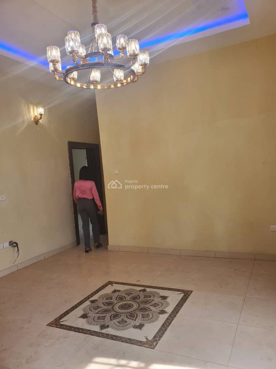 New and Serviced 3 Bedroom En-suite Flat. It Comes with Fitted Kitchen, Lekki Phase 1, Lekki, Lagos, Flat / Apartment for Rent