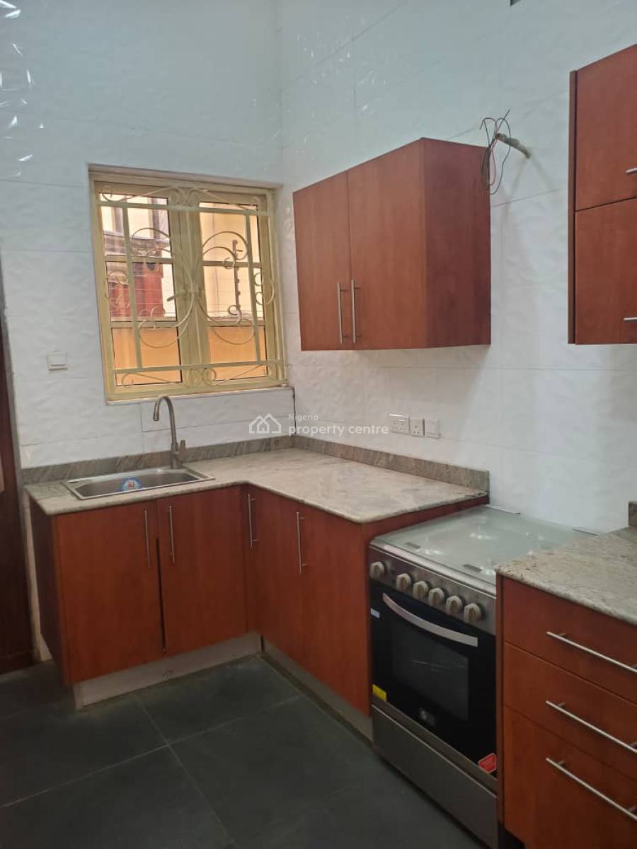 New and Serviced 3 Bedroom En-suite Flat. It Comes with Fitted Kitchen, Lekki Phase 1, Lekki, Lagos, Flat / Apartment for Rent