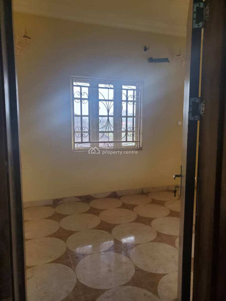 New and Serviced 3 Bedroom En-suite Flat. It Comes with Fitted Kitchen, Lekki Phase 1, Lekki, Lagos, Flat / Apartment for Rent