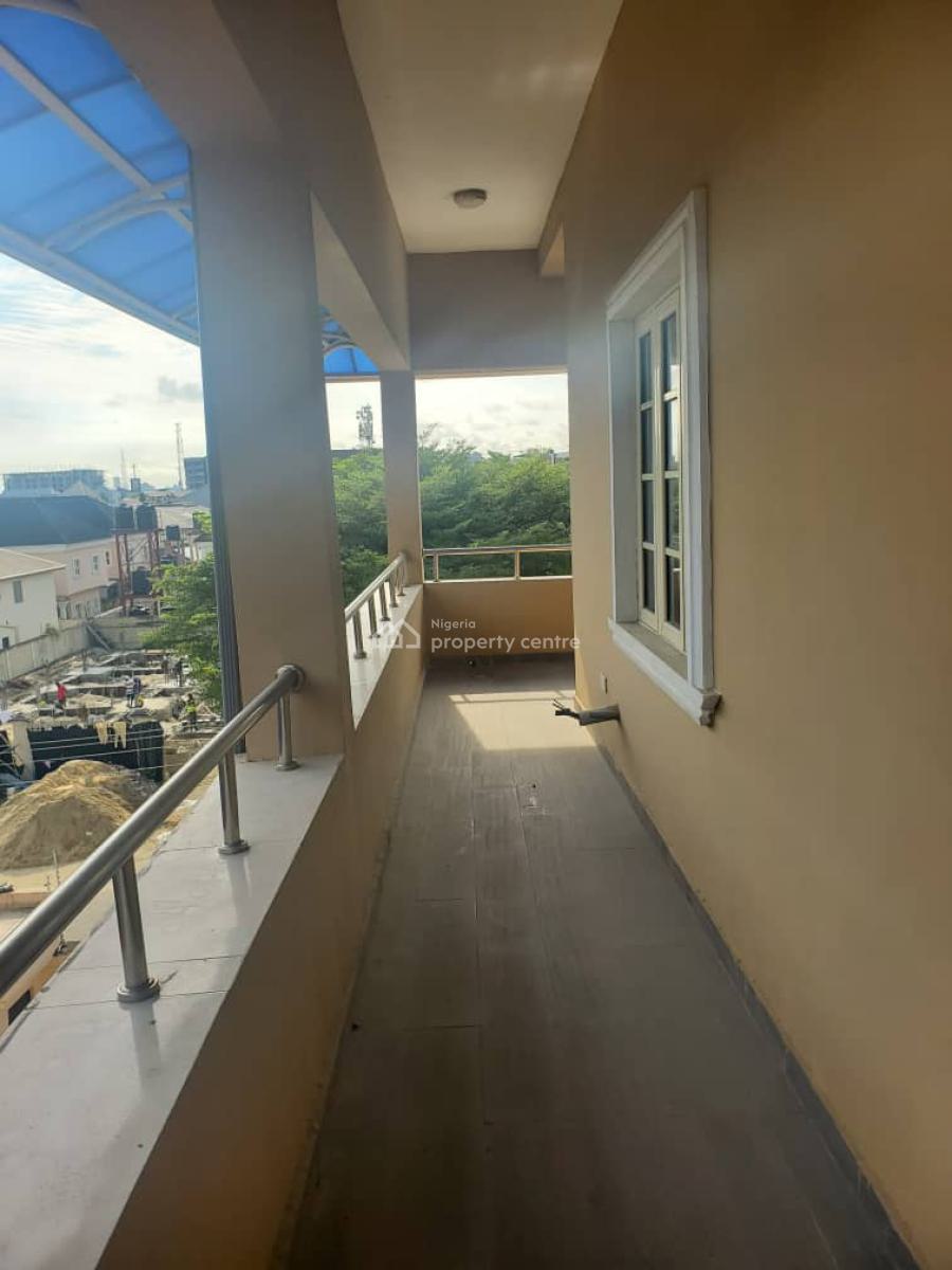 New and Serviced 3 Bedroom En-suite Flat. It Comes with Fitted Kitchen, Lekki Phase 1, Lekki, Lagos, Flat / Apartment for Rent