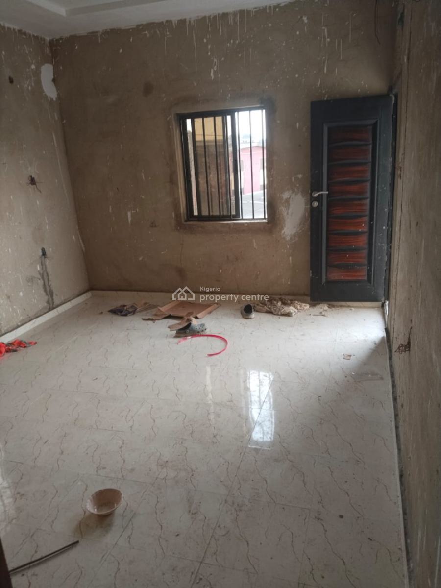 *luxury Massive*, Mini Estate, Palmgrove, Shomolu, Lagos, Flat / Apartment for Rent