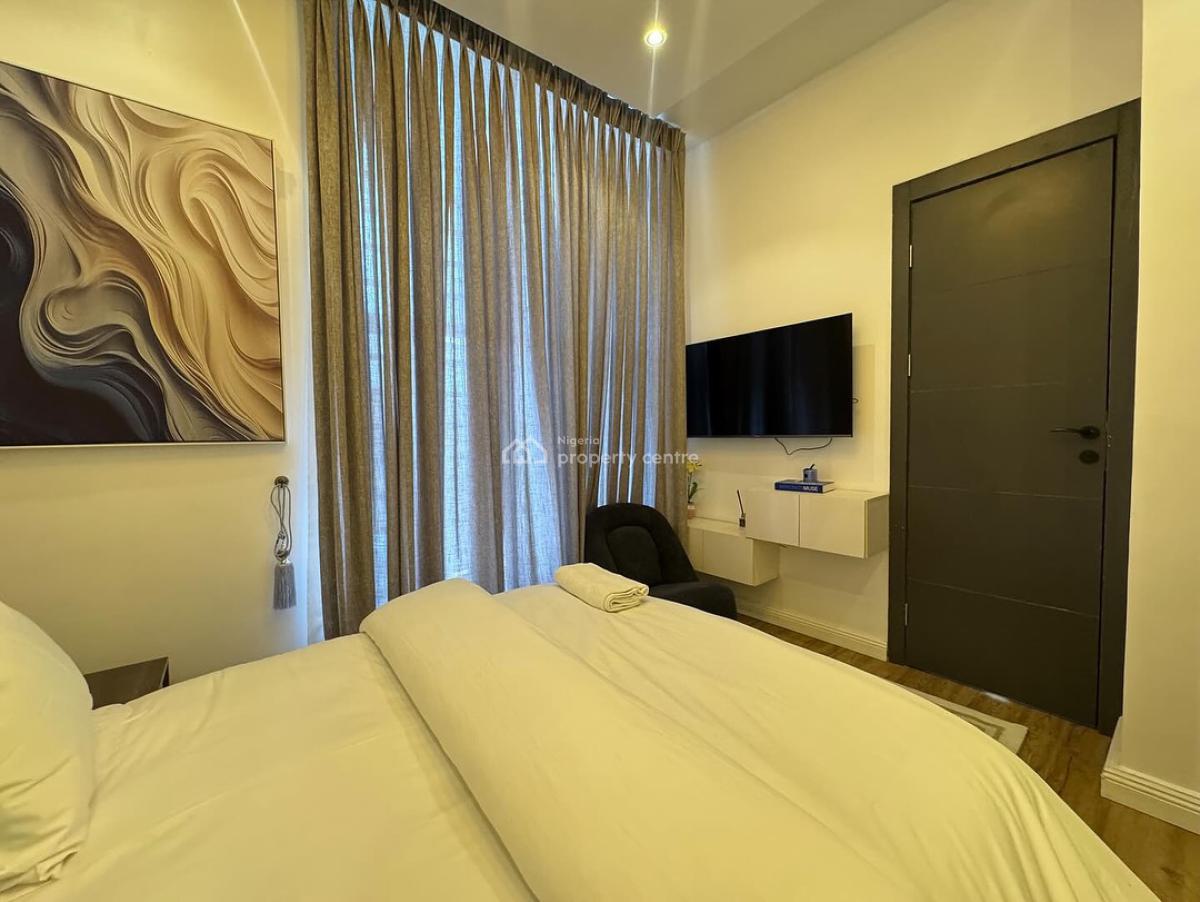 Casmir_shorts_lagos Newly Furnished Luxury 3 Bedroom Apartment, Lekki Phase 1, Lekki, Lagos, Flat / Apartment Short Let