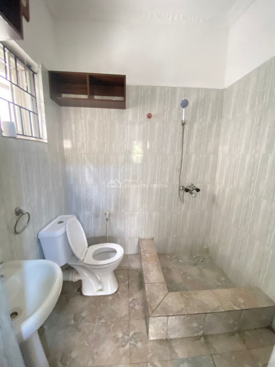 Spacious 2 Bedroom Apartment, Off Admiralty Way, Lekki Phase 1, Lekki, Lagos, Flat / Apartment for Rent
