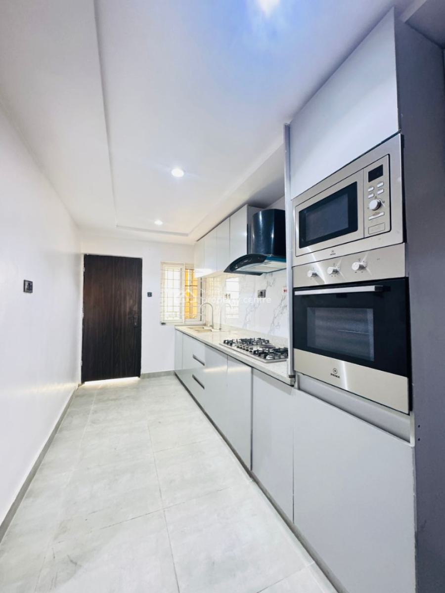 Beautiful Spacious 3 Bedroom Apartment with Bq, Off Admiralty Way,, Lekki Phase 1, Lekki, Lagos, Flat / Apartment for Sale
