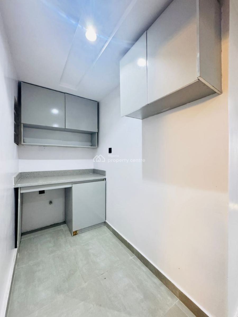 Beautiful Spacious 3 Bedroom Apartment with Bq, Off Admiralty Way,, Lekki Phase 1, Lekki, Lagos, Flat / Apartment for Sale