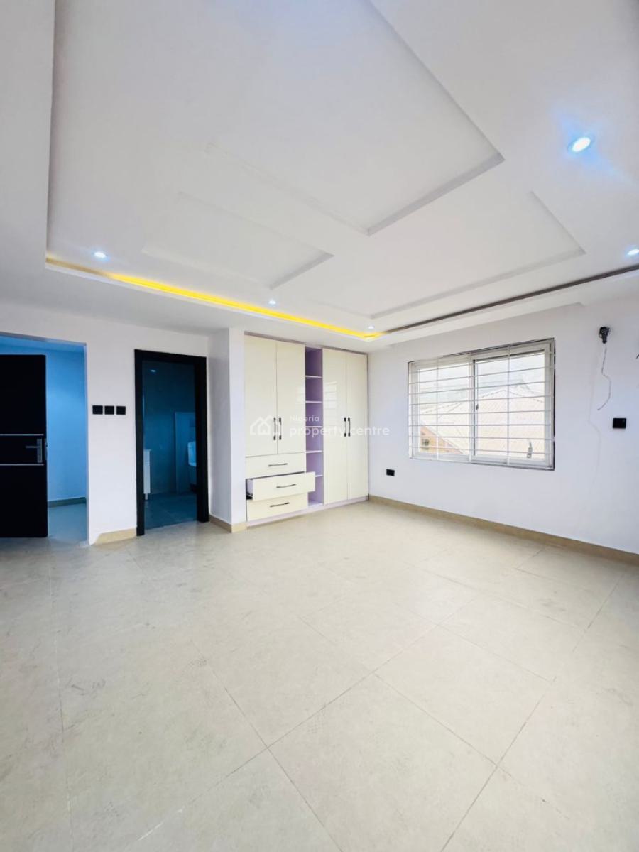 Beautiful Spacious 3 Bedroom Apartment with Bq, Off Admiralty Way,, Lekki Phase 1, Lekki, Lagos, Flat / Apartment for Sale