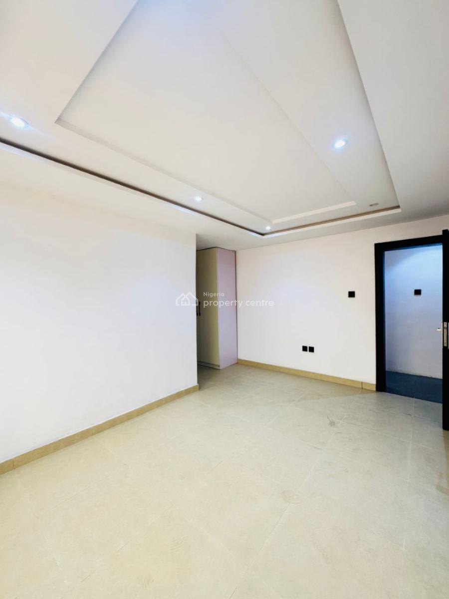 Beautiful Spacious 3 Bedroom Apartment with Bq, Off Admiralty Way,, Lekki Phase 1, Lekki, Lagos, Flat / Apartment for Sale