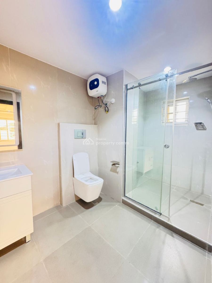 Beautiful Spacious 3 Bedroom Apartment with Bq, Off Admiralty Way,, Lekki Phase 1, Lekki, Lagos, Flat / Apartment for Sale