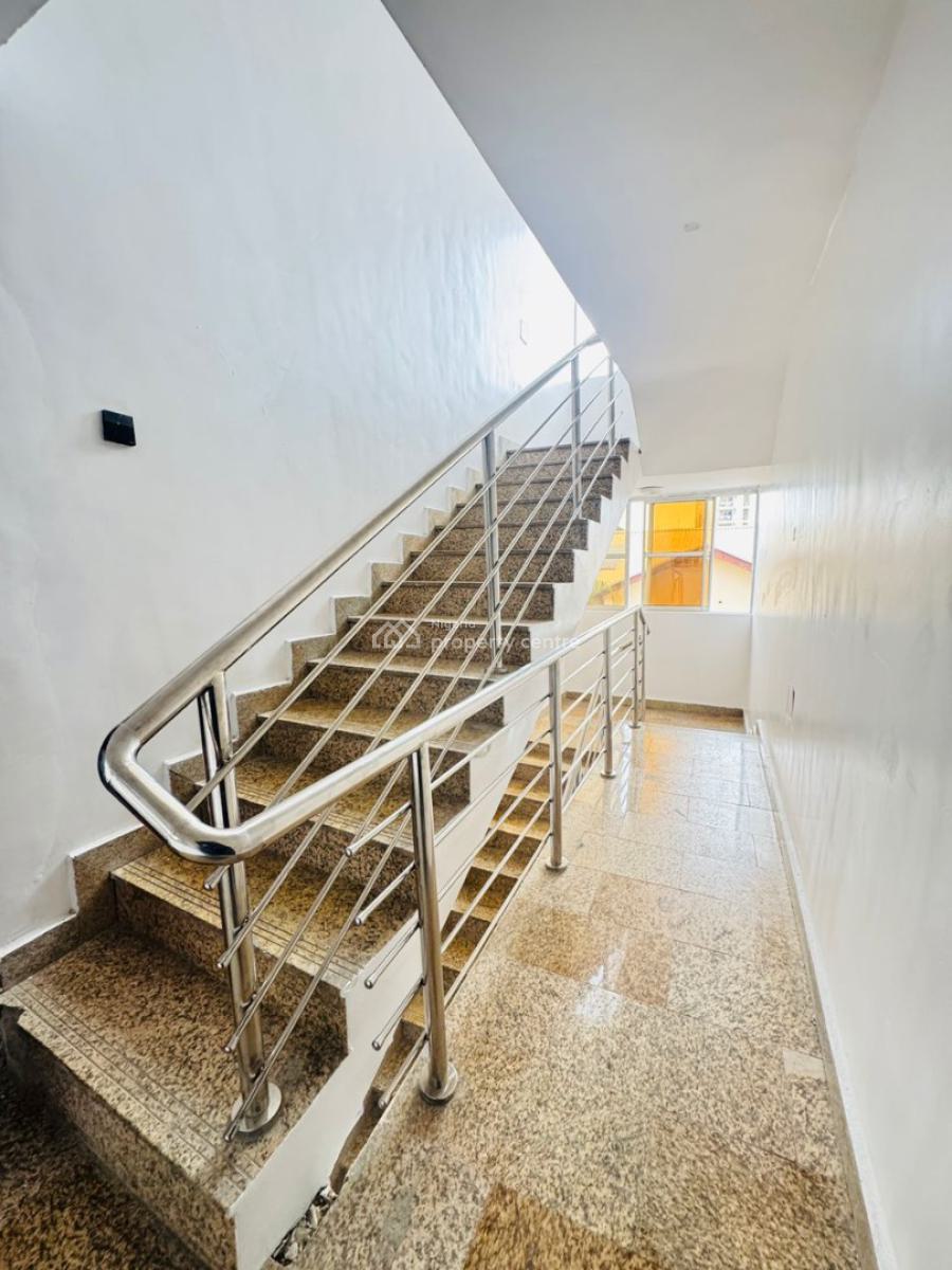 Beautiful Spacious 3 Bedroom Apartment with Bq, Off Admiralty Way,, Lekki Phase 1, Lekki, Lagos, Flat / Apartment for Sale