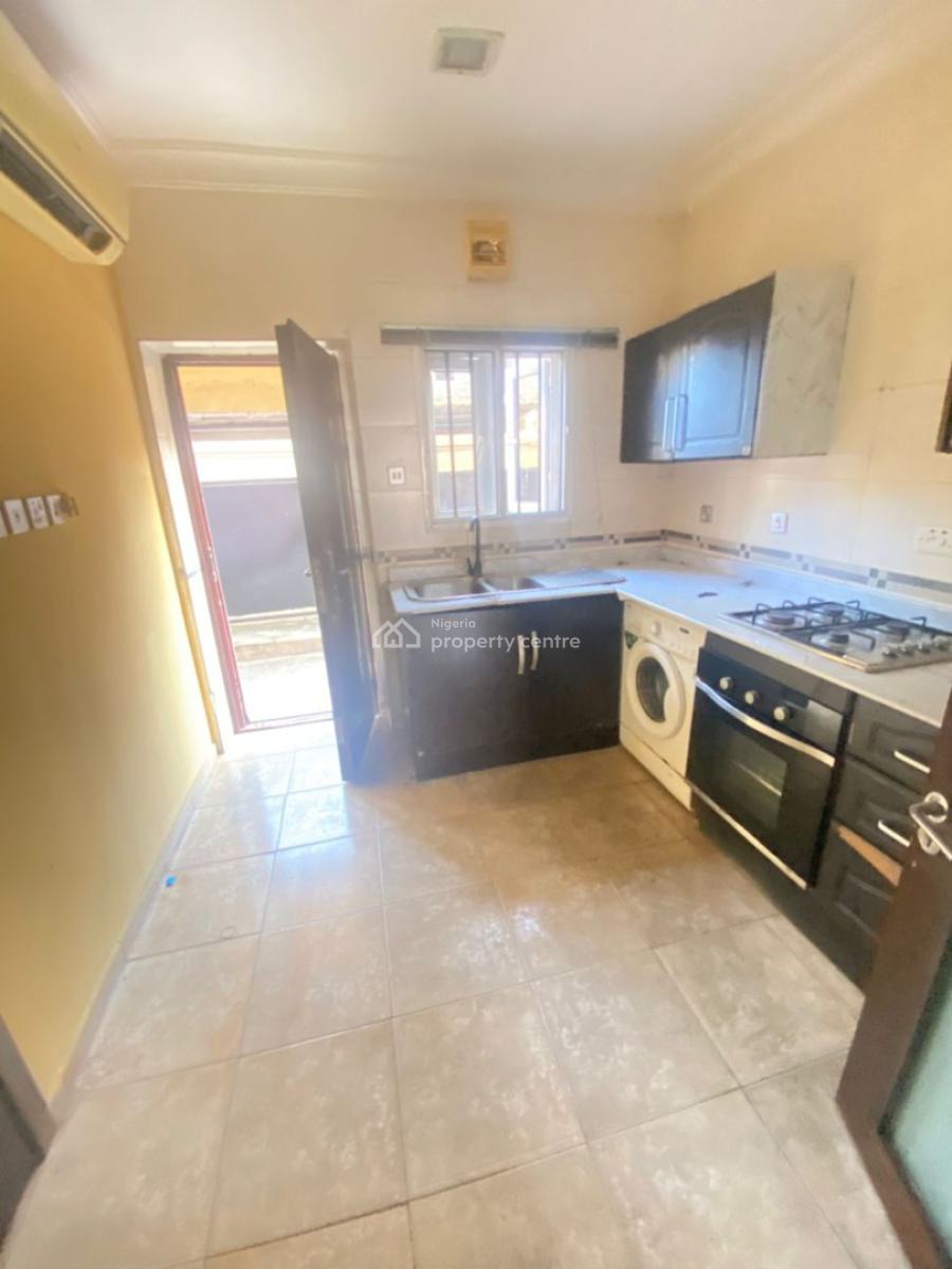 Well Maintained 3 Bedroom Terrace House with Bq, Mufutau Eletu Way, Osapa, Lekki, Lagos, Terraced Duplex for Rent