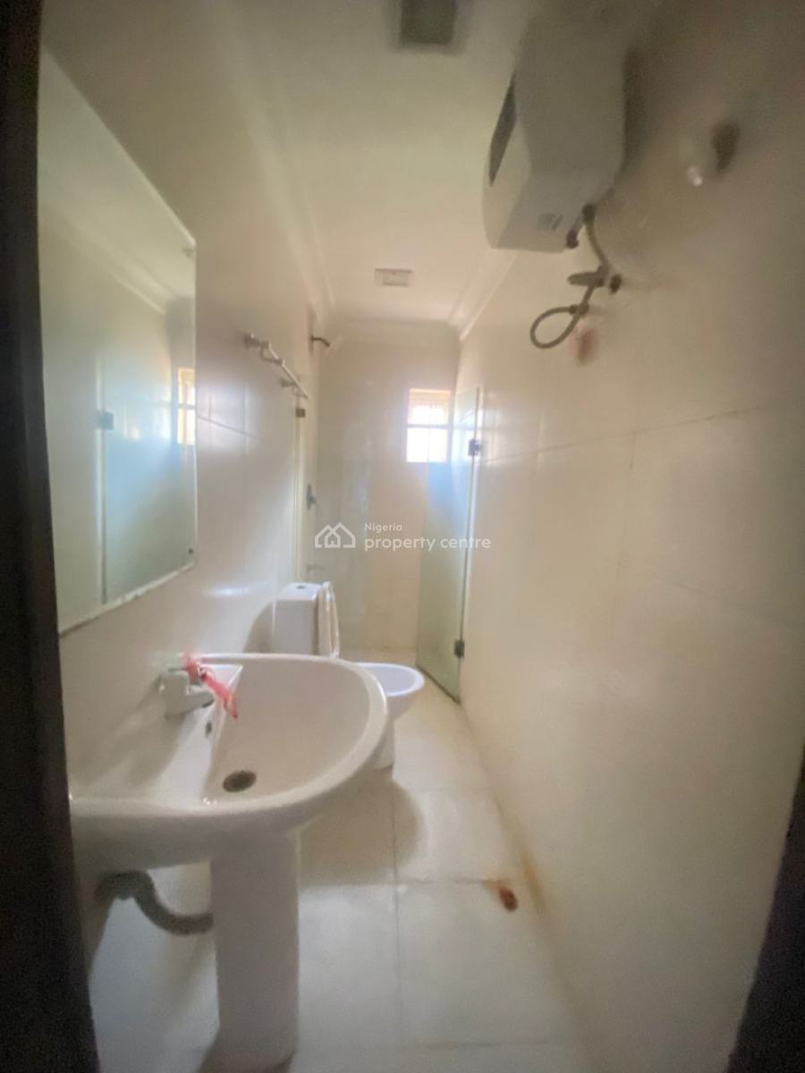 Well Maintained 3 Bedroom Terrace House with Bq, Mufutau Eletu Way, Osapa, Lekki, Lagos, Terraced Duplex for Rent