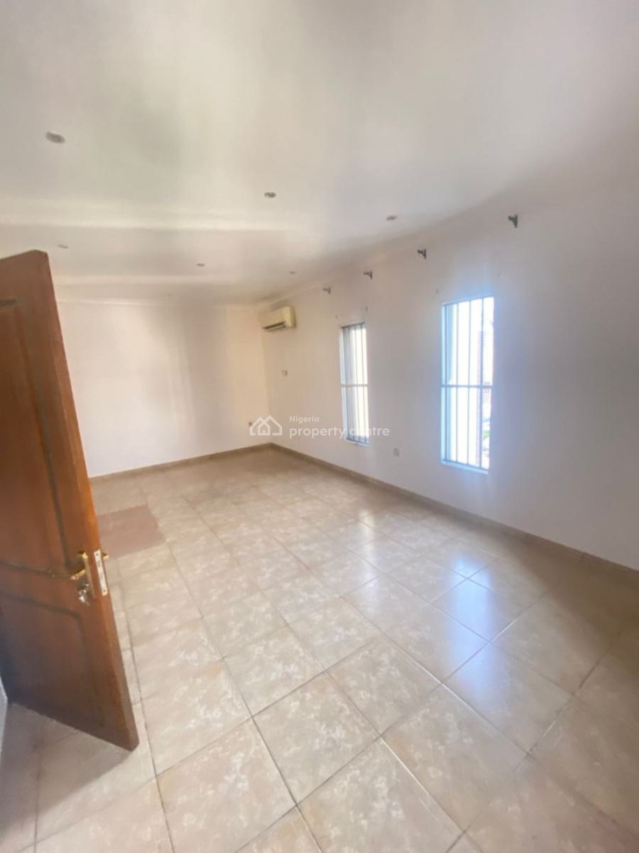 Well Maintained 3 Bedroom Terrace House with Bq, Mufutau Eletu Way, Osapa, Lekki, Lagos, Terraced Duplex for Rent