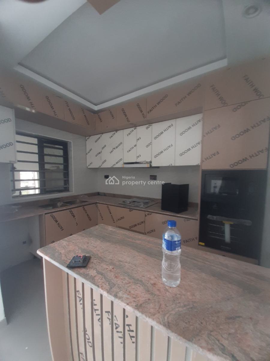 Newly Built and Serviced 2 Bedroom En-suite Flat with Fitted Open Kitc, Lekki Phase 1, Lekki, Lagos, Flat / Apartment for Rent