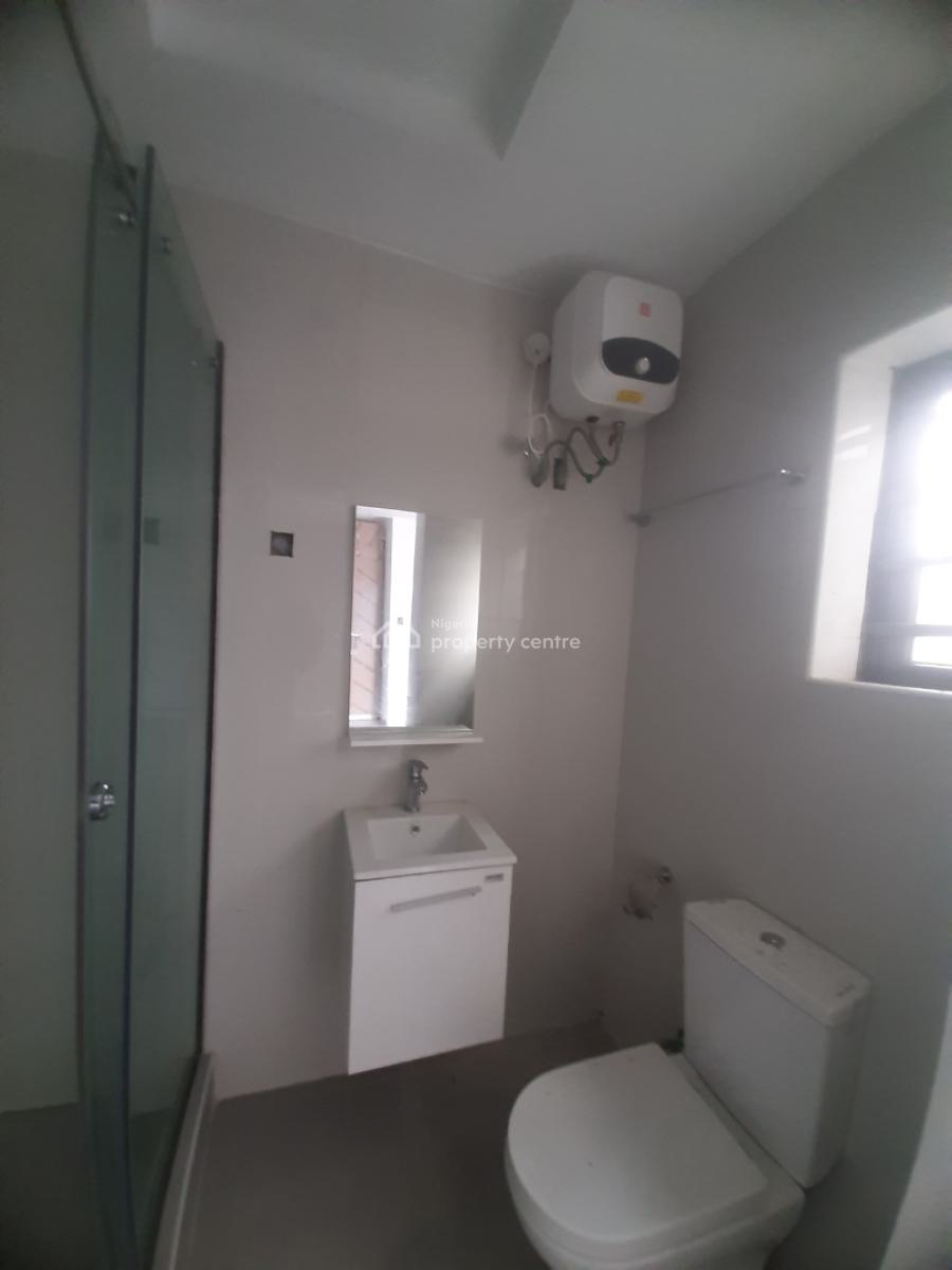 Newly Built and Serviced 2 Bedroom En-suite Flat with Fitted Open Kitc, Lekki Phase 1, Lekki, Lagos, Flat / Apartment for Rent