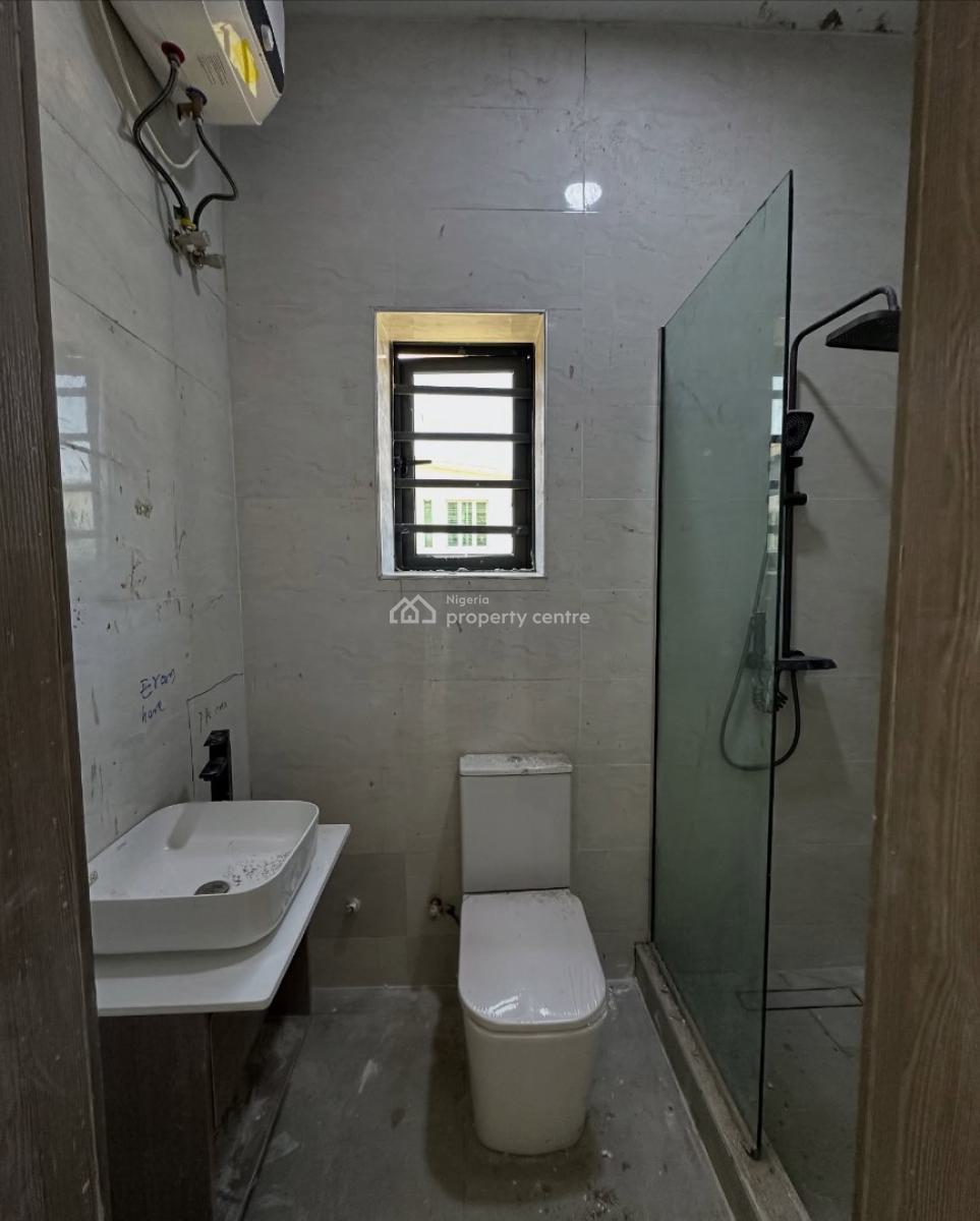 Lovely 2 Bedroom Apartment with Bq, Lekki Phase 1, Lekki Phase 1, Lekki, Lagos, Block of Flats for Sale