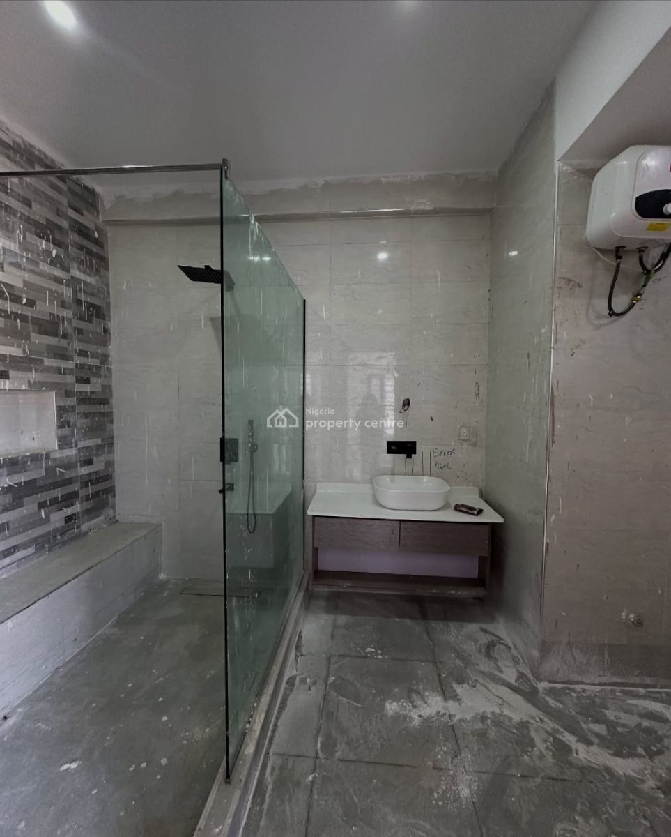 Lovely 2 Bedroom Apartment with Bq, Lekki Phase 1, Lekki Phase 1, Lekki, Lagos, Block of Flats for Sale
