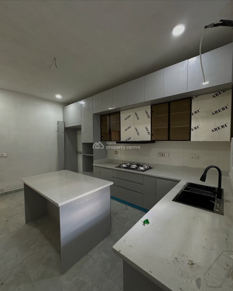 Lovely 2 Bedroom Apartment with Bq, Lekki Phase 1, Lekki Phase 1, Lekki, Lagos, Block of Flats for Sale