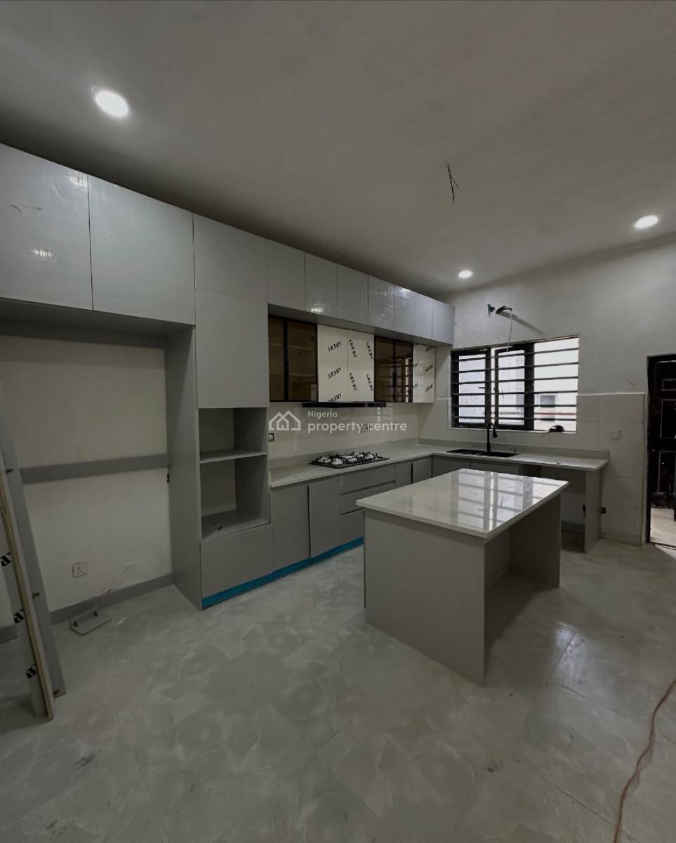 Lovely 2 Bedroom Apartment with Bq, Lekki Phase 1, Lekki Phase 1, Lekki, Lagos, Block of Flats for Sale