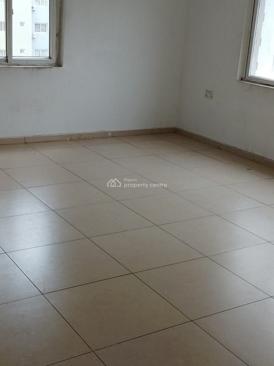 Specious 3 Bedroom Flat Upstairs with a Room Bq, Prime Water Garden, Lekki Phase 1, Lekki, Lagos, Flat / Apartment for Rent