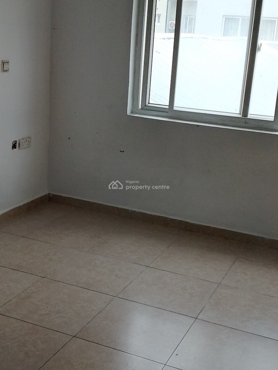 Specious 3 Bedroom Flat Upstairs with a Room Bq, Prime Water Garden, Lekki Phase 1, Lekki, Lagos, Flat / Apartment for Rent