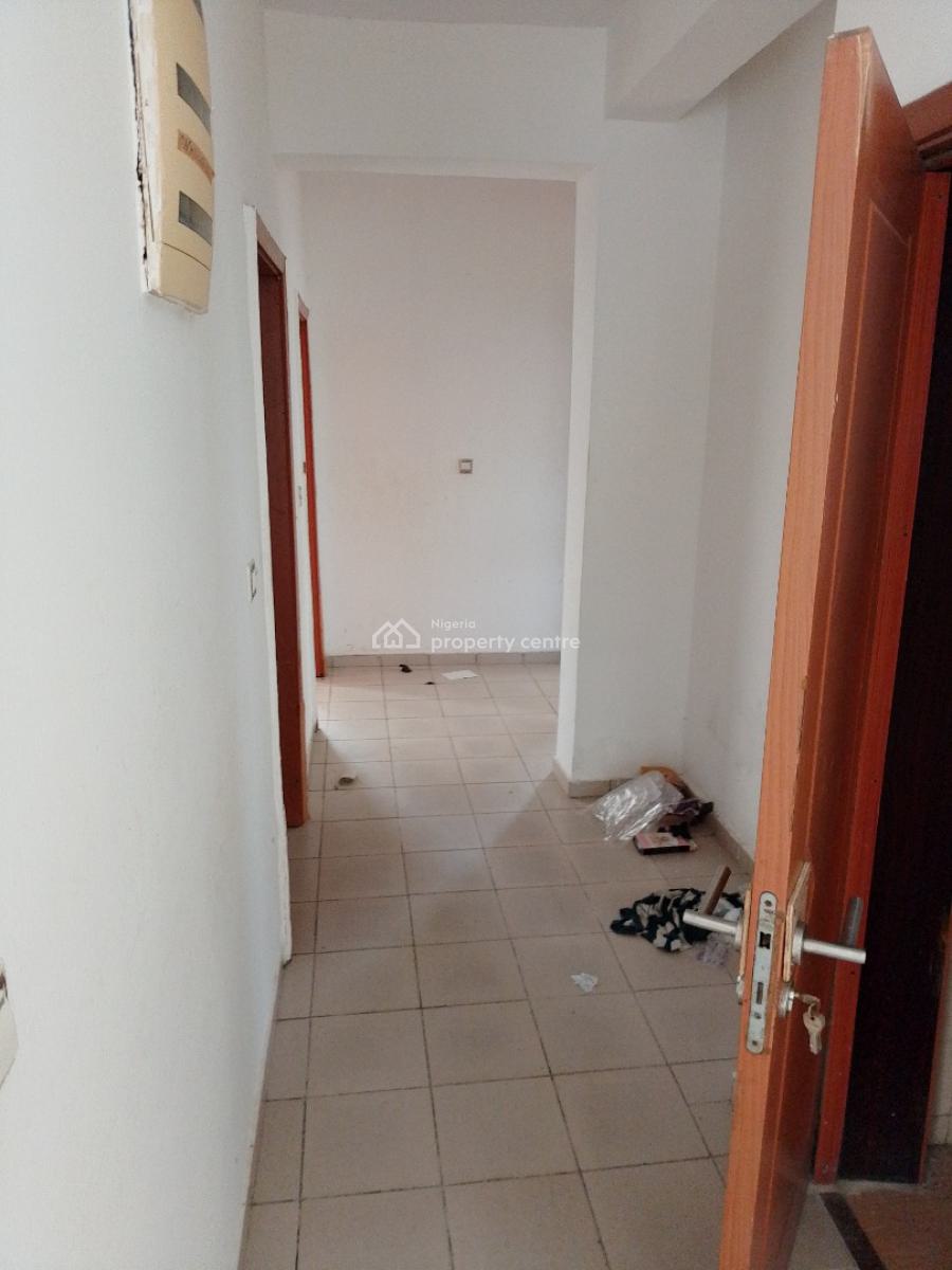 Specious 3 Bedroom Flat Upstairs with a Room Bq, Prime Water Garden, Lekki Phase 1, Lekki, Lagos, Flat / Apartment for Rent