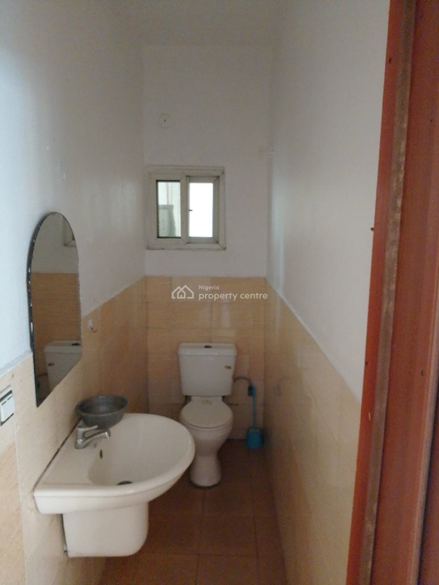 Specious 3 Bedroom Flat Upstairs with a Room Bq, Prime Water Garden, Lekki Phase 1, Lekki, Lagos, Flat / Apartment for Rent