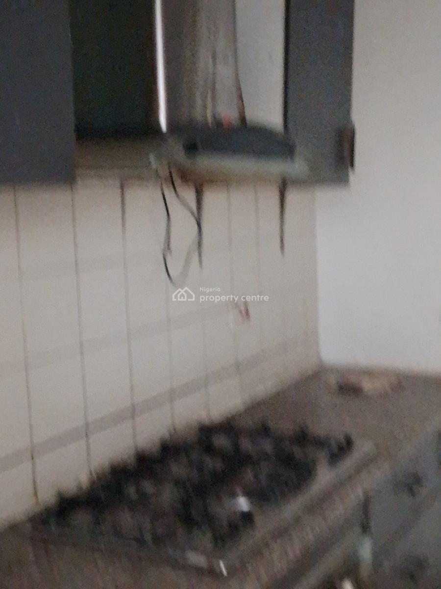 Specious 3 Bedroom Flat Upstairs with a Room Bq, Prime Water Garden, Lekki Phase 1, Lekki, Lagos, Flat / Apartment for Rent