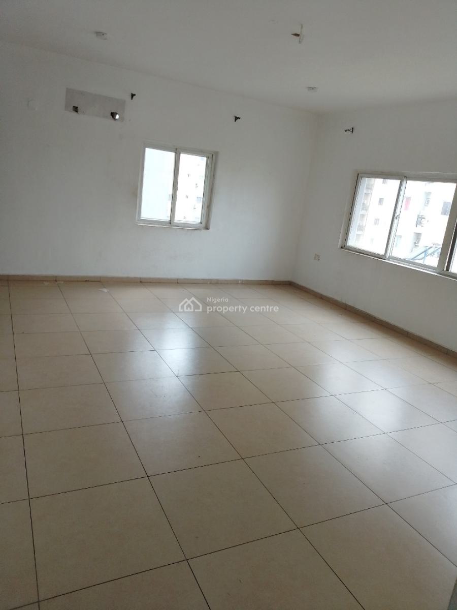 Specious 3 Bedroom Flat Upstairs with a Room Bq, Prime Water Garden, Lekki Phase 1, Lekki, Lagos, Flat / Apartment for Rent