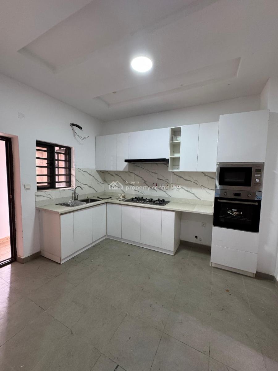 Standard 2 Bedrooms Apartment with 24hrs Security, Lekki Phase 1, Lekki, Lagos, Block of Flats for Sale