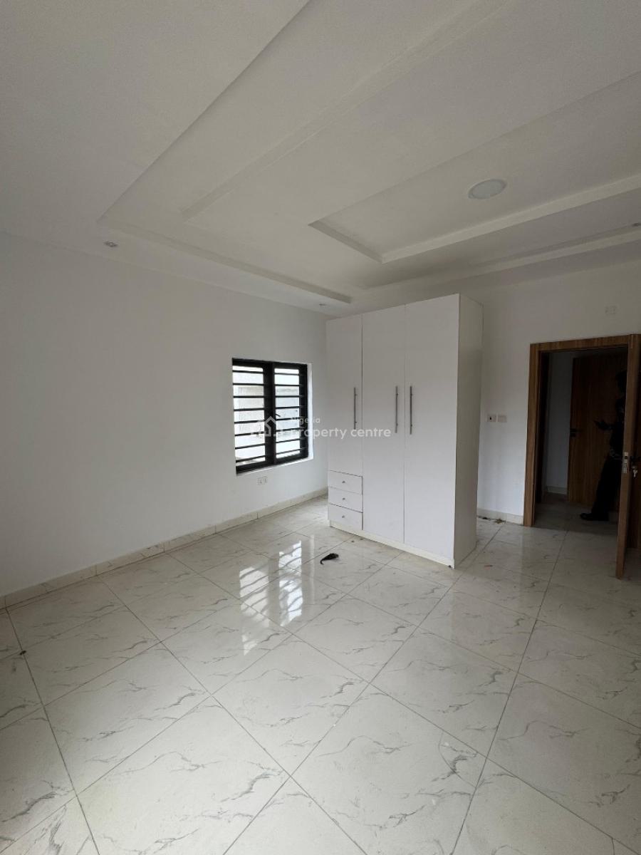 Standard 2 Bedrooms Apartment with 24hrs Security, Lekki Phase 1, Lekki, Lagos, Block of Flats for Sale