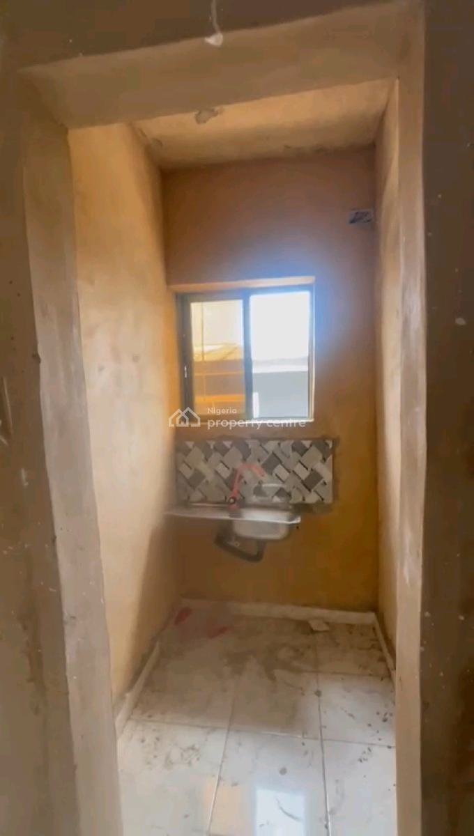 Standard and Spacious Room Self Contain, Shomolu, Lagos, Self Contain (single Rooms) for Rent