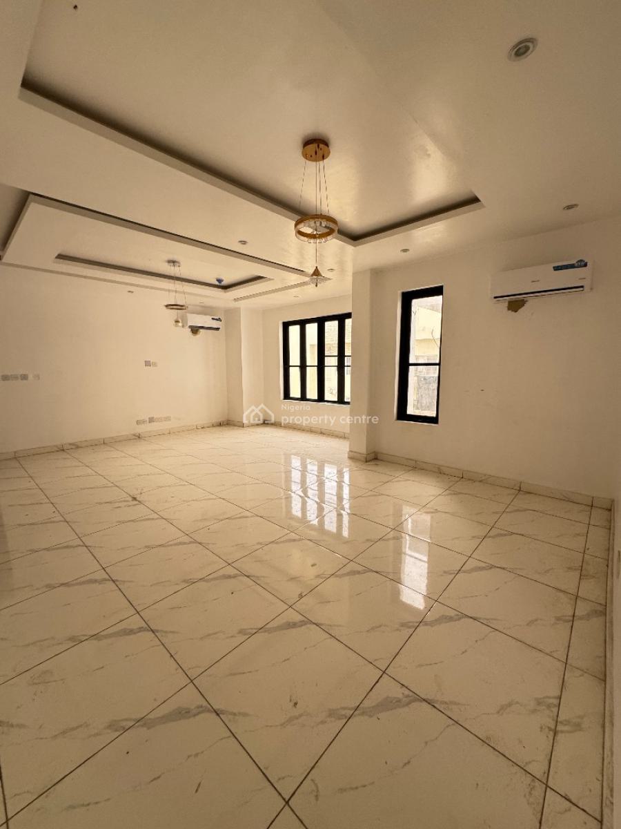 Spacious 2 Bedroom Apartment, Lekki Phase 1, Lekki, Lagos, Flat / Apartment for Sale