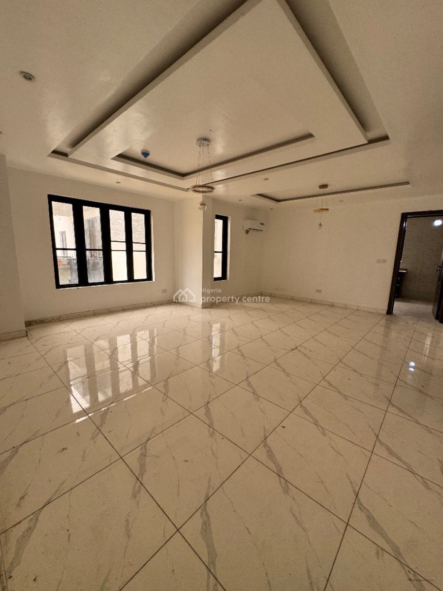 Spacious 2 Bedroom Apartment, Lekki Phase 1, Lekki, Lagos, Flat / Apartment for Sale