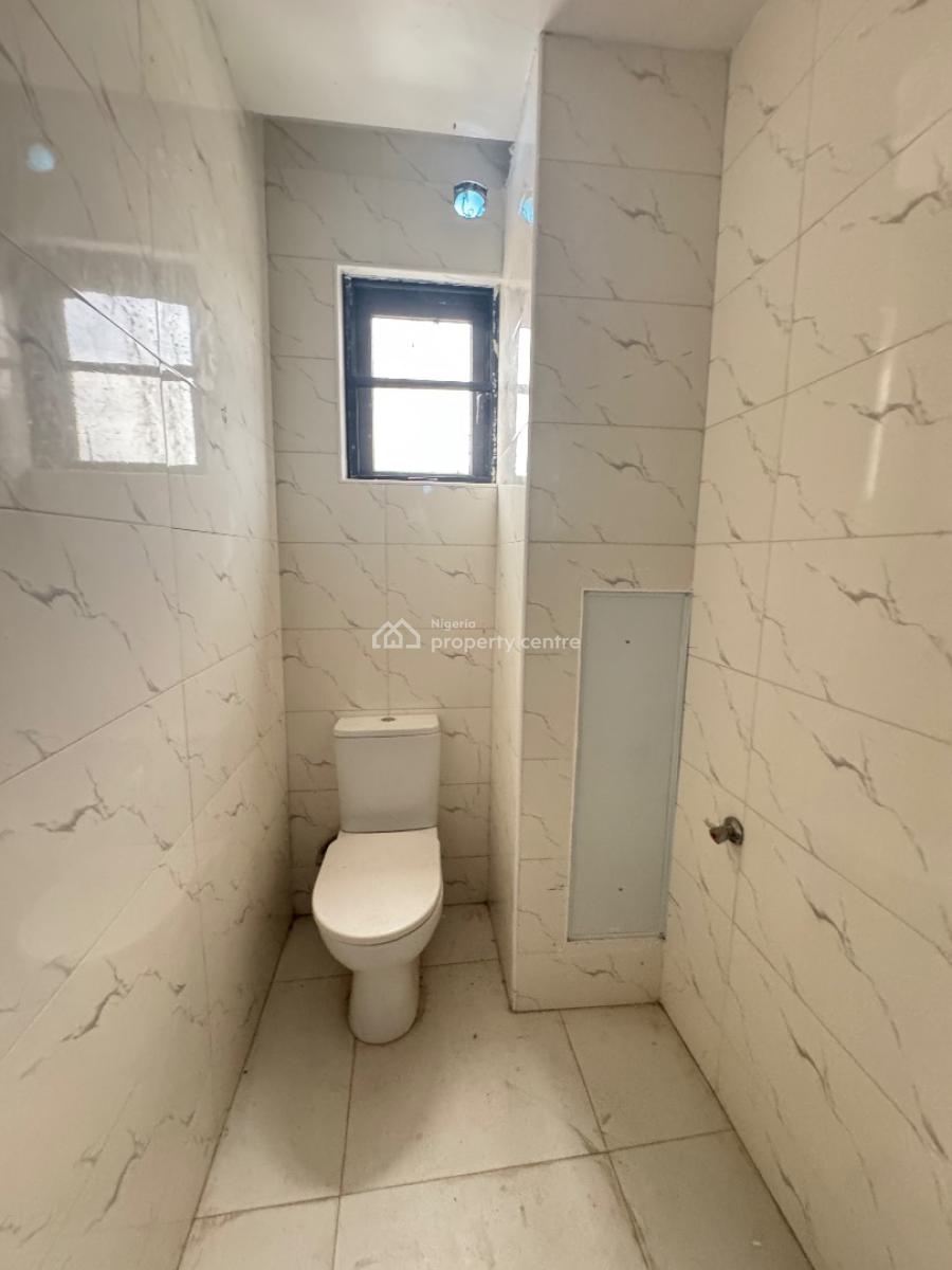 Spacious 2 Bedroom Apartment, Lekki Phase 1, Lekki, Lagos, Flat / Apartment for Sale