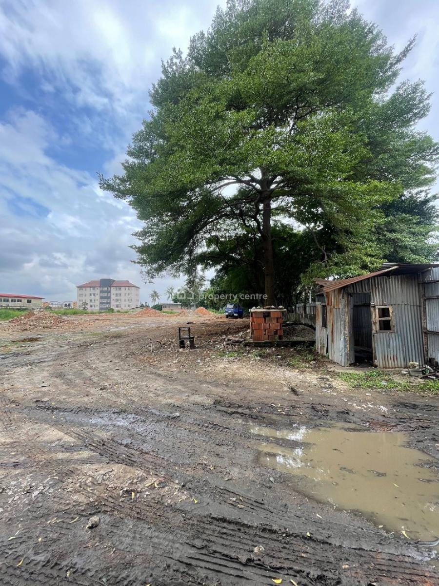 a Fenced Round Empty Land Close to Proximity Landmark Areas, a Very Large Expanse of Land for Substantial Development, Makoko, Yaba, Lagos, Mixed-use Land for Sale