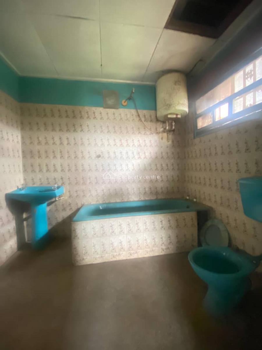 5-bedroom Detached House with 2-bedroom Flats, Ijebu Ode, Ogun, Block of Flats for Sale