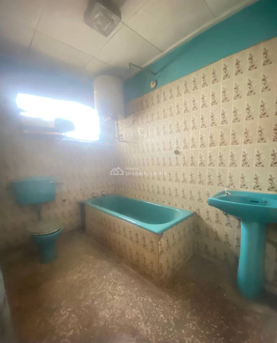 5-bedroom Detached House with 2-bedroom Flats, Ijebu Ode, Ogun, Block of Flats for Sale