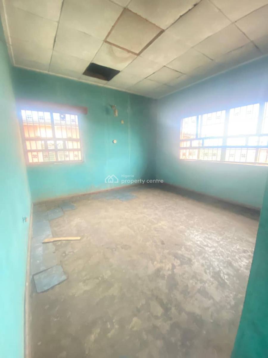 5-bedroom Detached House with 2-bedroom Flats, Ijebu Ode, Ogun, Block of Flats for Sale