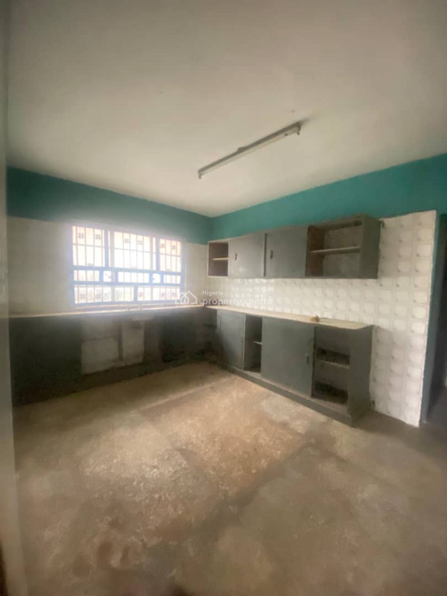 5-bedroom Detached House with 2-bedroom Flats, Ijebu Ode, Ogun, Block of Flats for Sale