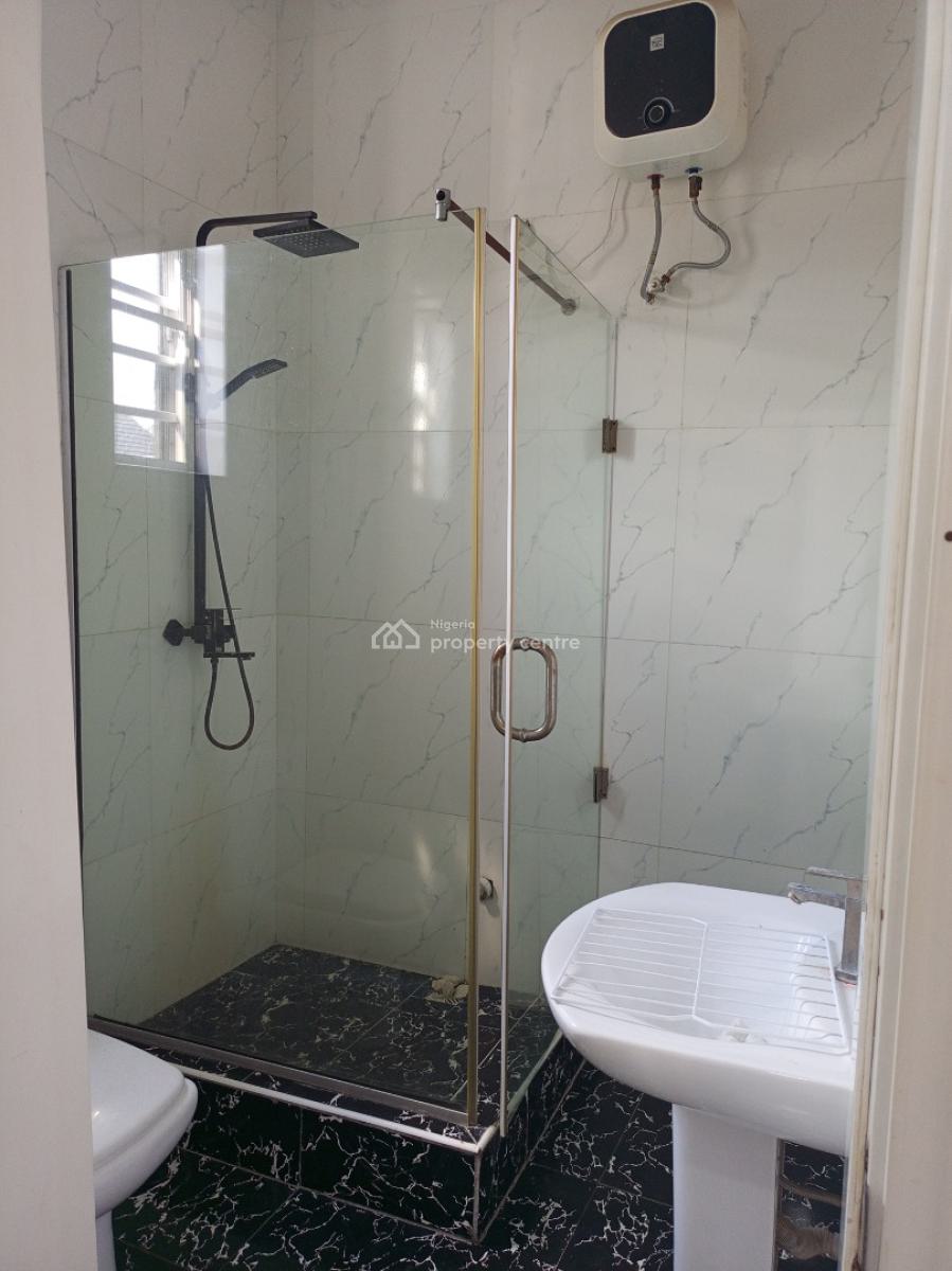 Spacious Luxury   Room Upstairs with Shared Kitchen, Ikota Villa Estate, Lekki, Lagos, Flat / Apartment for Rent