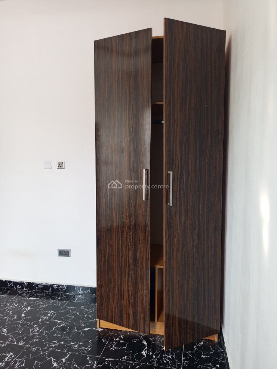 Spacious Luxury   Room Upstairs with Shared Kitchen, Ikota Villa Estate, Lekki, Lagos, Flat / Apartment for Rent