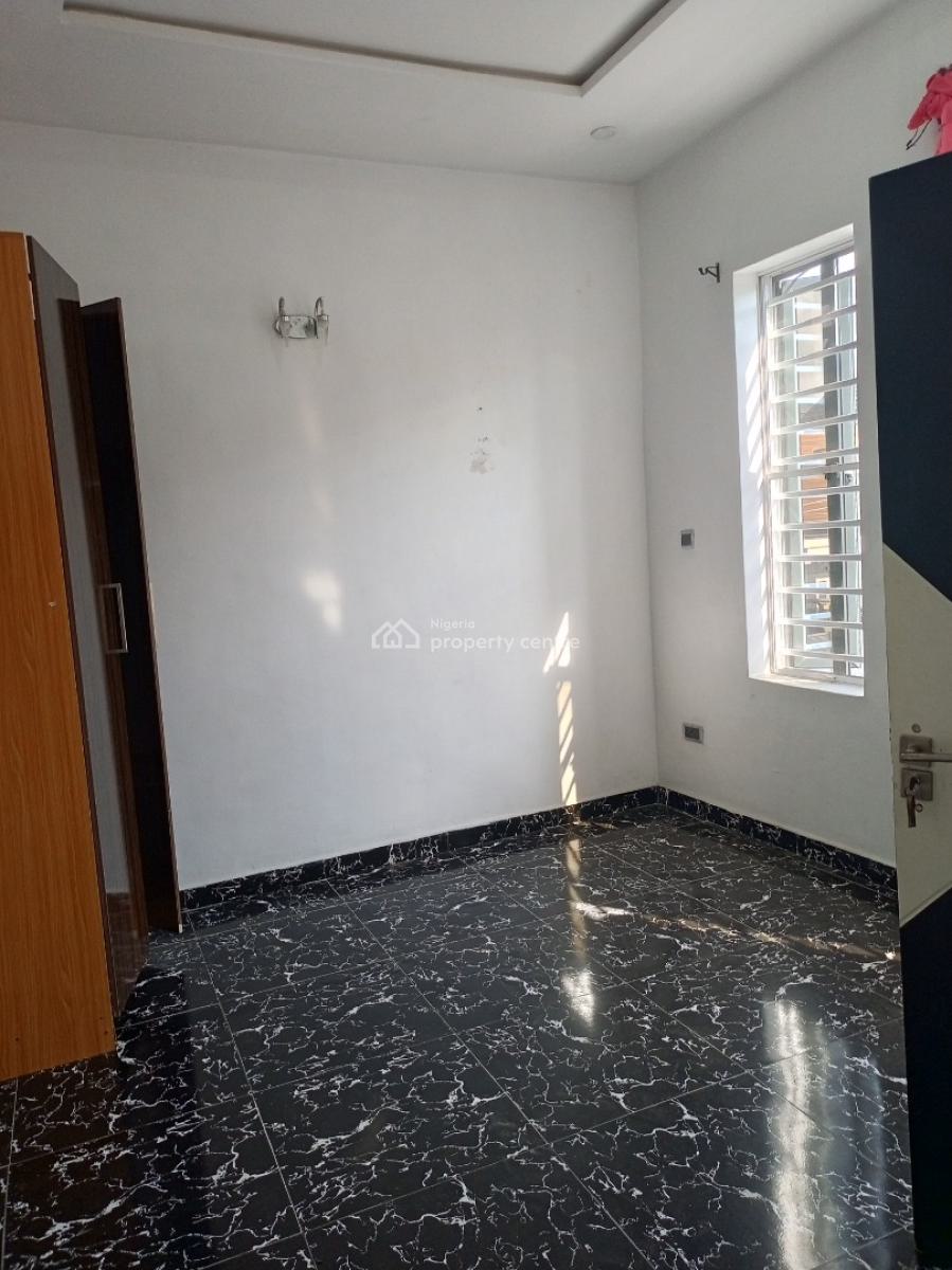 Spacious Luxury   Room Upstairs with Shared Kitchen, Ikota Villa Estate, Lekki, Lagos, Flat / Apartment for Rent