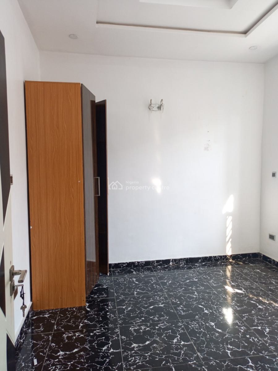 Spacious Luxury   Room Upstairs with Shared Kitchen, Ikota Villa Estate, Lekki, Lagos, Flat / Apartment for Rent
