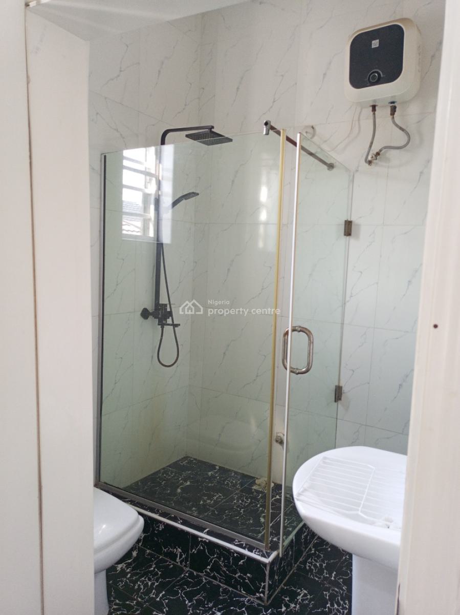 Spacious Luxury   Room Upstairs with Shared Kitchen, Ikota Villa Estate, Lekki, Lagos, Flat / Apartment for Rent