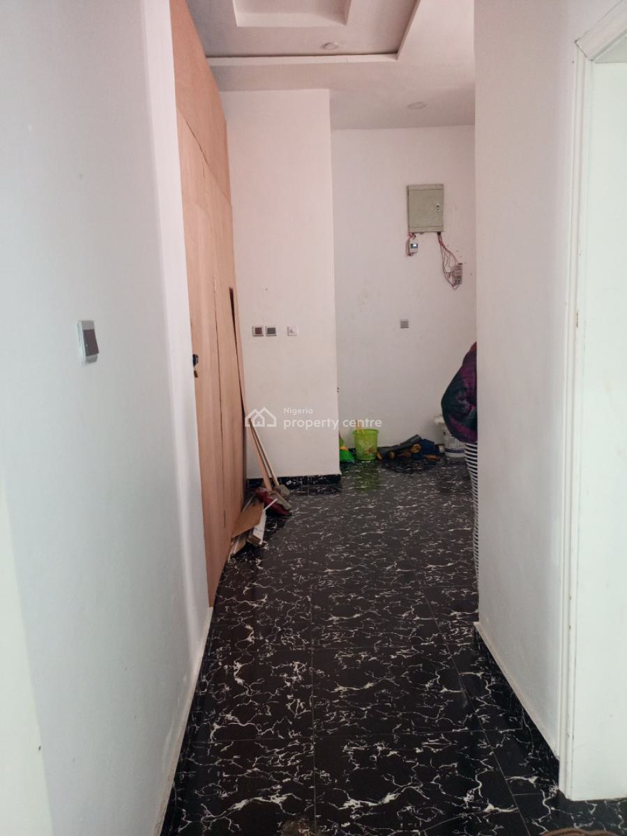 Spacious Luxury   Room Upstairs with Shared Kitchen, Ikota Villa Estate, Lekki, Lagos, Flat / Apartment for Rent