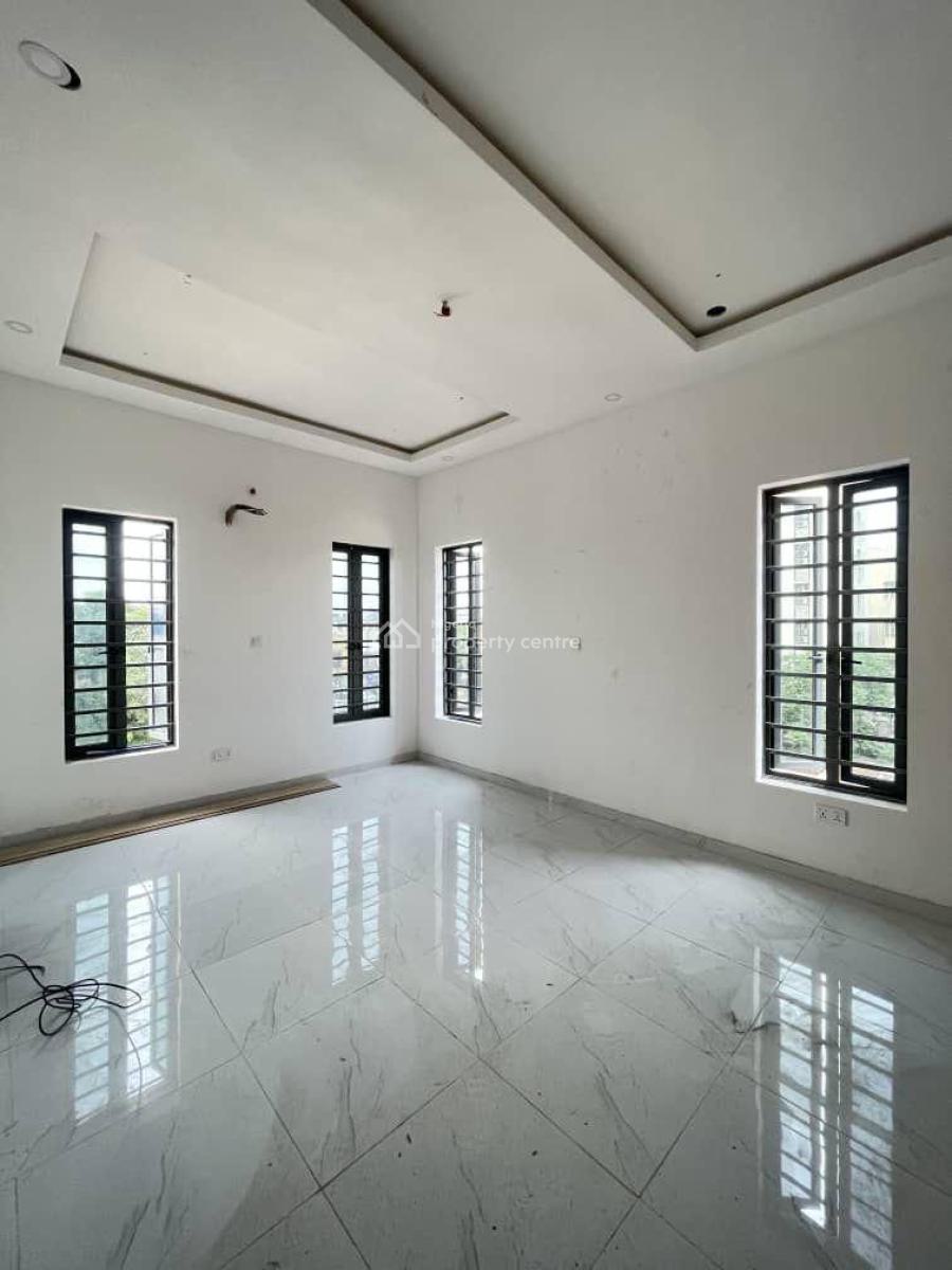 Nicely 3 Bedrooms Apartment, Yaba, Lagos, Flat / Apartment for Sale